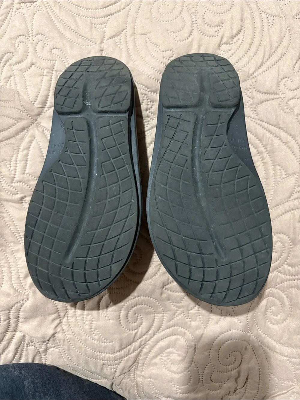 OOFOS Men’s Black Recovery Slide Sandals M10 W12 EU 43